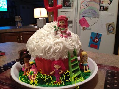 Giant Cupcake Strawberry Shortcake - Cake by AneliaDawnCakes