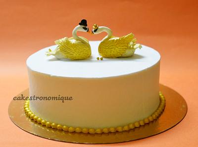 golden swans..... - Cake by Thasni mariyam wahid