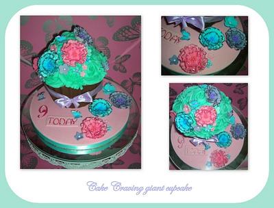 Giant cupcake - Cake by Hayley