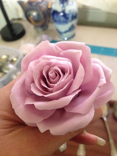 Free form sugar rose I am teaching this weekend - Cake by Lisa Templeton