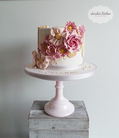Decadent vintage - Cake by Helen Ward