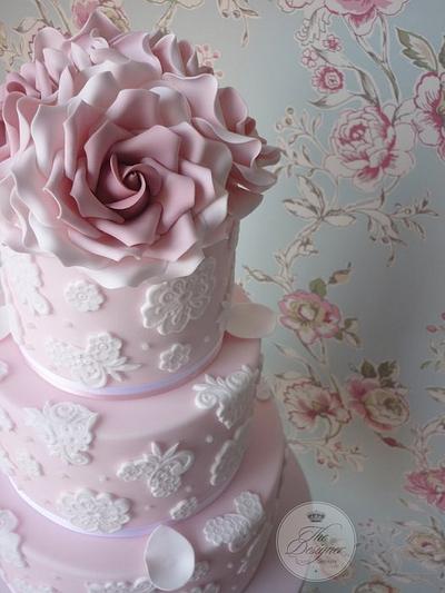 Pink vintage rose & lace wedding cake - Cake by Isabelle Bambridge