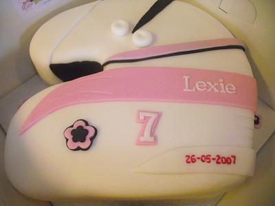 motorcross helmet - Cake by lisa's cakes