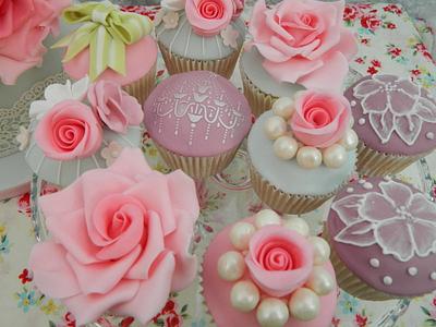 Wedding cupcakes - Cake by CarolinesCakes