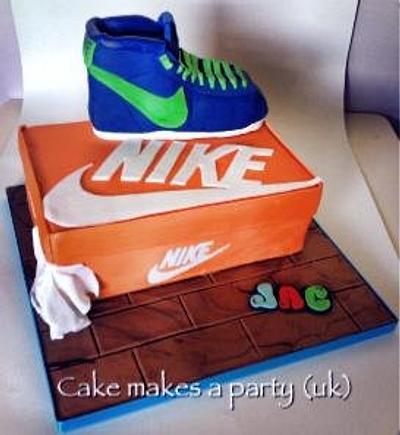 Nike Hi top and box - Cake by Mandy