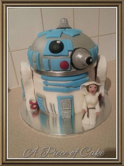 R2D2 and  Princess Leia  - Cake by Lyn 