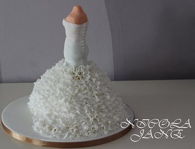 wedding dress - Cake by nicola thompson