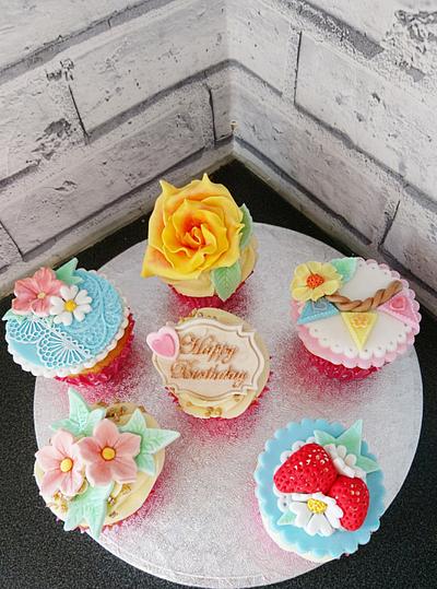 Vintage birthday cupcakes  - Cake by Ashlei Samuels