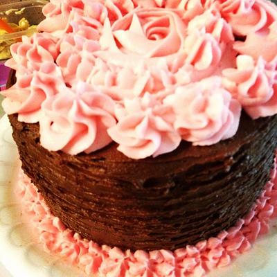 Chocolate and Strawberrie Buttercream Cake - Cake by Twins Sweets
