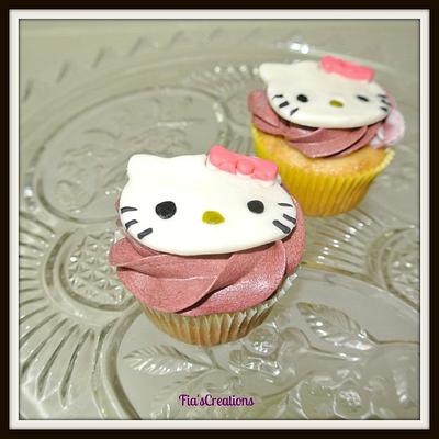 Hello Kitty Vanilla Kupcakes - Cake by FiasCreations
