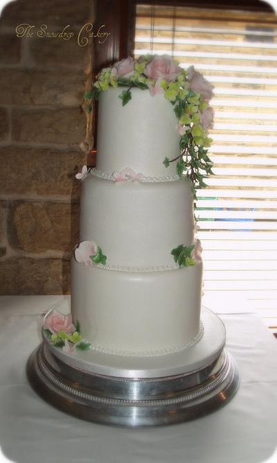 sweet avalanche wedding cake - Cake by The Snowdrop Cakery