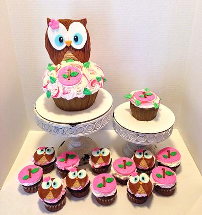 Whoo's turning 1 - Cake by Cups-N-Cakes 