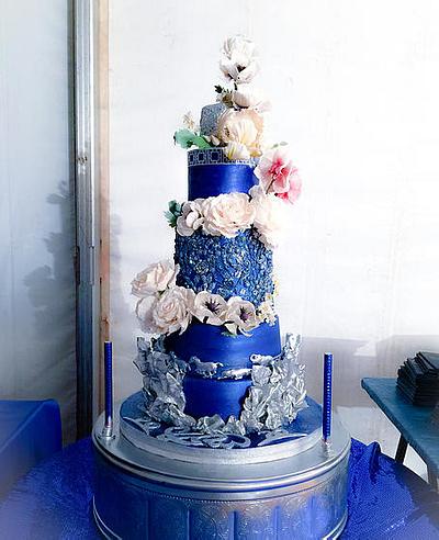 Stardust and Sugar Flowers - Cake by Art Sucré by Mounia
