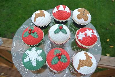 Knitted Effect Cupcakes - Cake by Alison Bailey