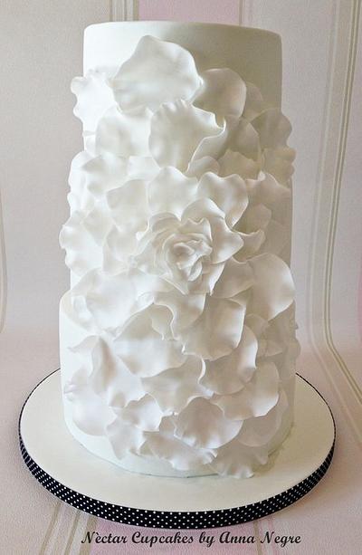 White cake - Cake by nectarcupcakes