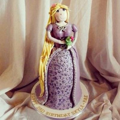 Rapunzel cake (2 tiers of cake inside) - Cake by Dee