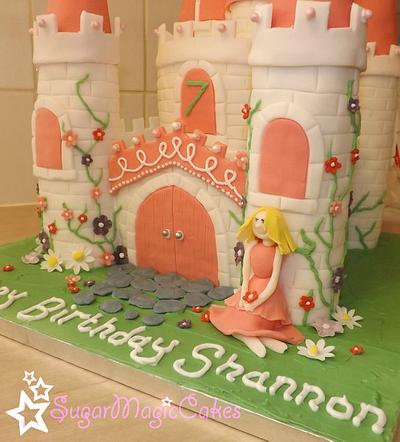 Pink Princess Castle - Cake by SugarMagicCakes (Christine)