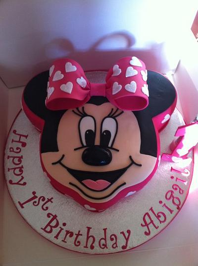 Minnie mouse - Cake by Donnajanecakes 