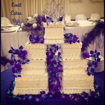 Floating tier Wedding cake - Cake by Cakesburgh (Brandi Hugar)