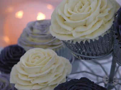 Rose cupcakes - Cake by SoSweet
