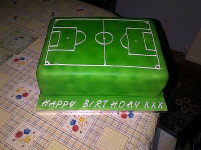 football pitch - Cake by helenlouise