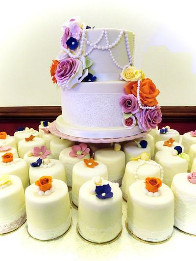 Vintage Wedding Cake - Cake by Helen Ward