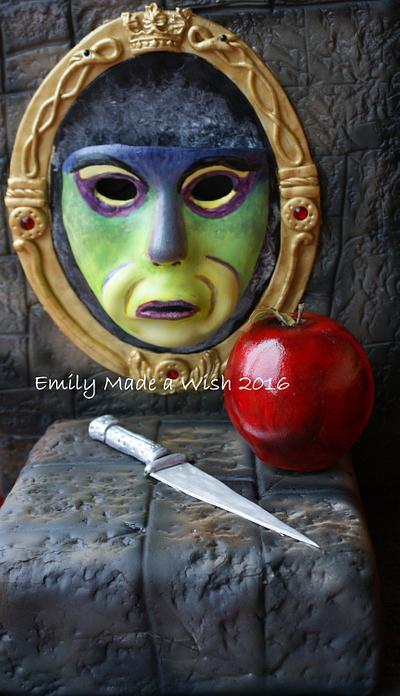 The Wicked Queen and the Apple - Cake by Emilyrose
