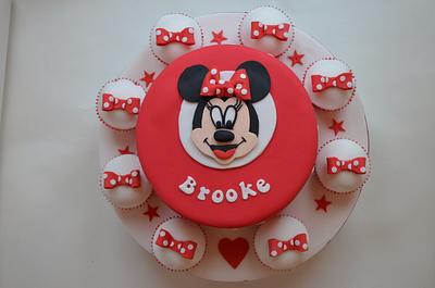 Red Minnie Mouse  - Cake by Suzi Saunders