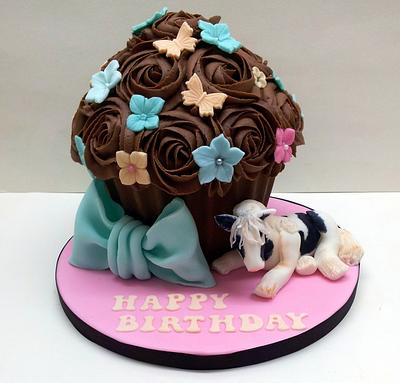 Giant Cupcake - Cake by Sarah Poole