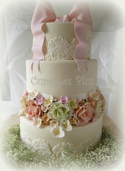 Vintage Rose and Lace wedding cake - Cake by Janice Baybutt