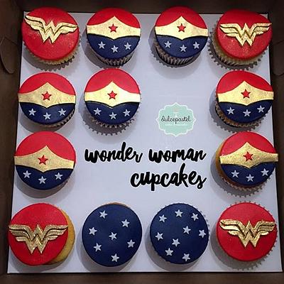 Wonder Woman Cupcakes Mujer Maravilla - Cake by Dulcepastel.com