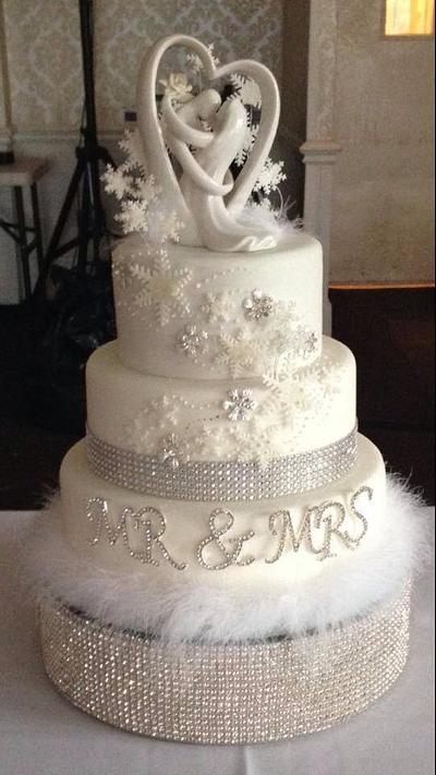 Winter wedding sparkle - Cake by Cupcakelicious
