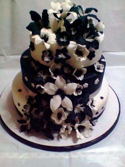 Flower Black White - Cake by Monica Pagano 