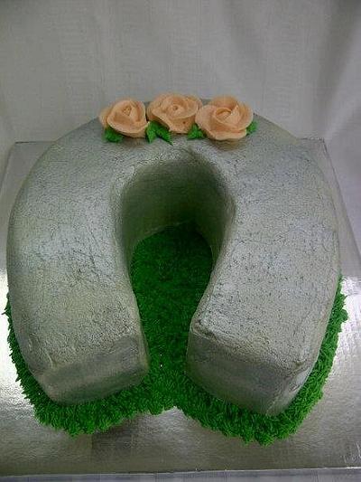 The Giant Horseshoe cake - Cake by horsecountrycakes