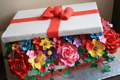 Flowers box - Cake by  	RusuPaula