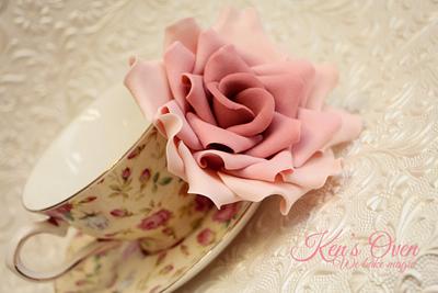 Vintage Rose - Cake by Kendari Gordon