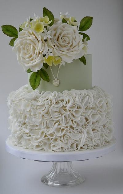 White ruffles and roses - Cake by Katie