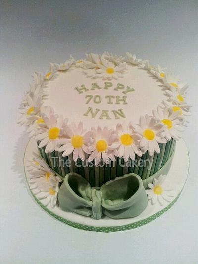 Daisies for Nan  - Cake by The Custom Cakery