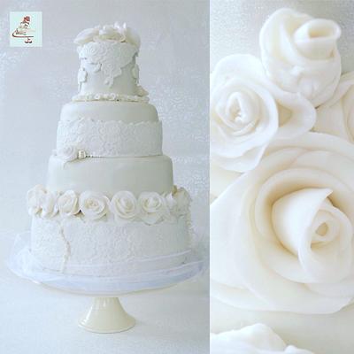 White lace weddingcake with roses - Cake by Judith-JEtaarten
