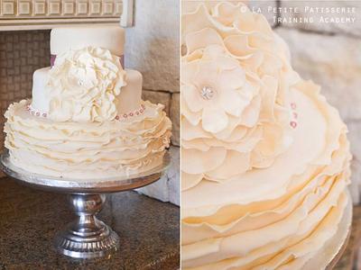 Ivory Beauty! - Cake by Chantelle's Cake Creations