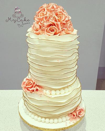Ruffle rose gold vintage wedding cake  - Cake by Hopechan
