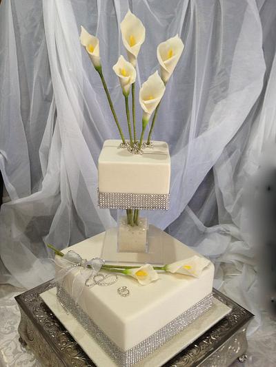 Calla Lillies and Bling - Cake by dreamcakes4512