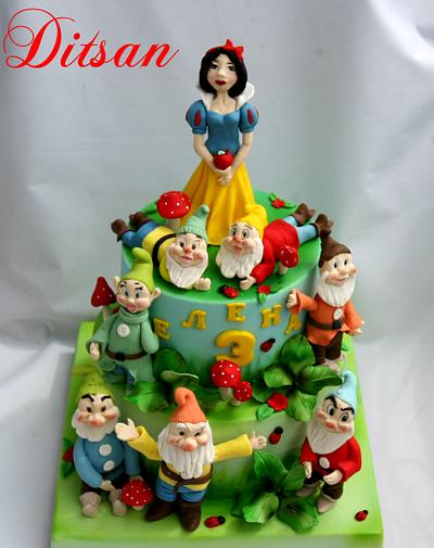 Snow White and the Seven Dwarfs - Cake by Ditsan