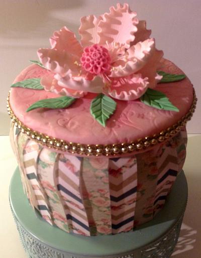 Pleaded prints wafer paper cake with a gumpaste peony. - Cake by Rosin
