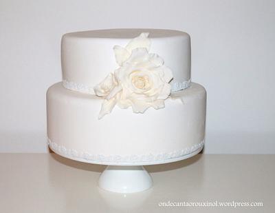 White rose cake - Cake by SofiaRouxinol