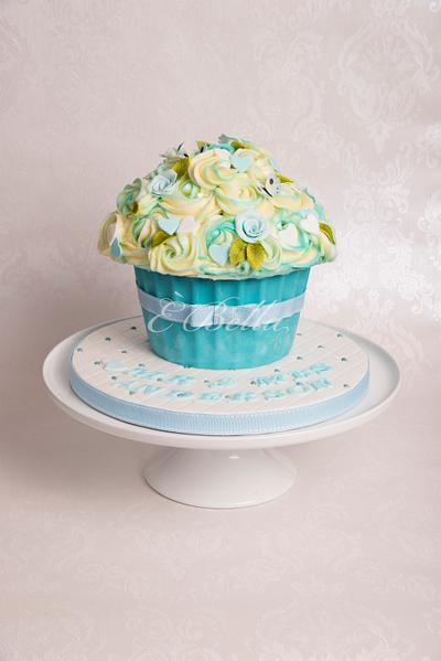 Wedding cake with matching Cakepops - Cake by EBella