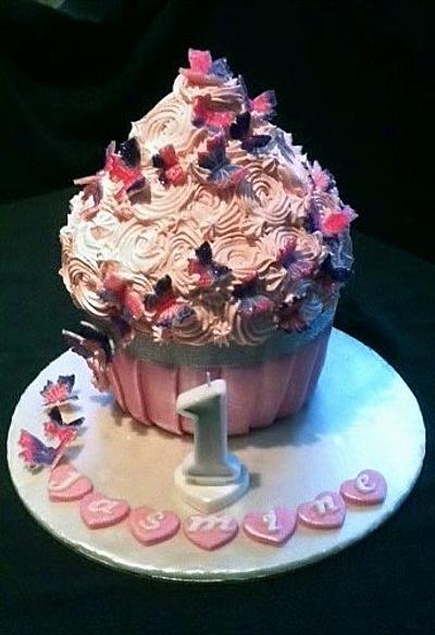 giant cupcake with butterflies - Cake by Hope
