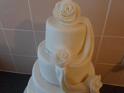 ivory wedding cake - Cake by cassie