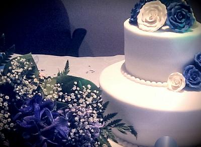 royal blue white and ivory wedding cake - Cake by Tracycakescreations