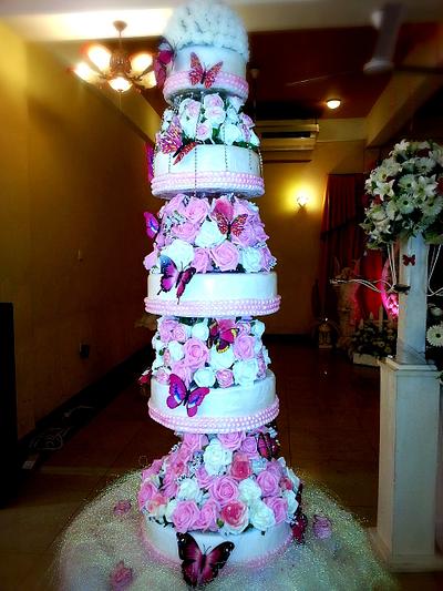 Butterflies and roses wedding cake - Cake by Sumee